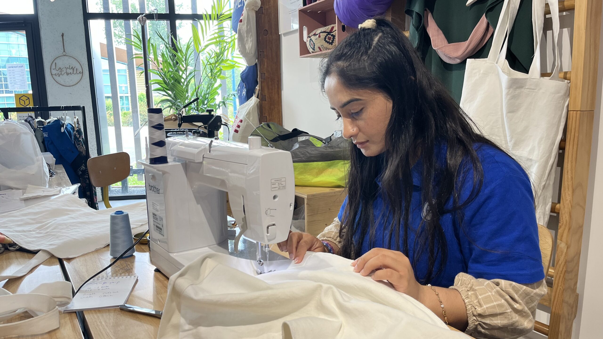 retouche vêtements Clermont-Ferrand, réparation textile solidaire Puy-de-Dôme, couture insertion Clermont